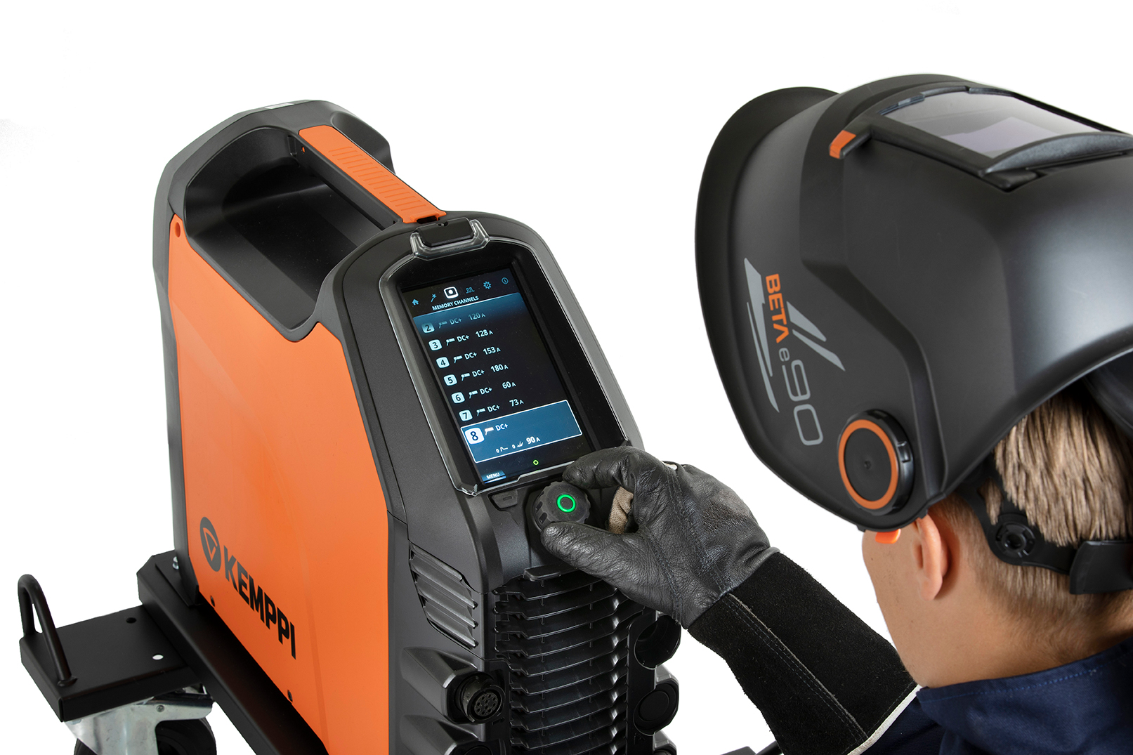 Master 315 is equipped with a full-color 7-inch TFT display, ensuring the best user experience and accuracy for weld parameter setting and control.